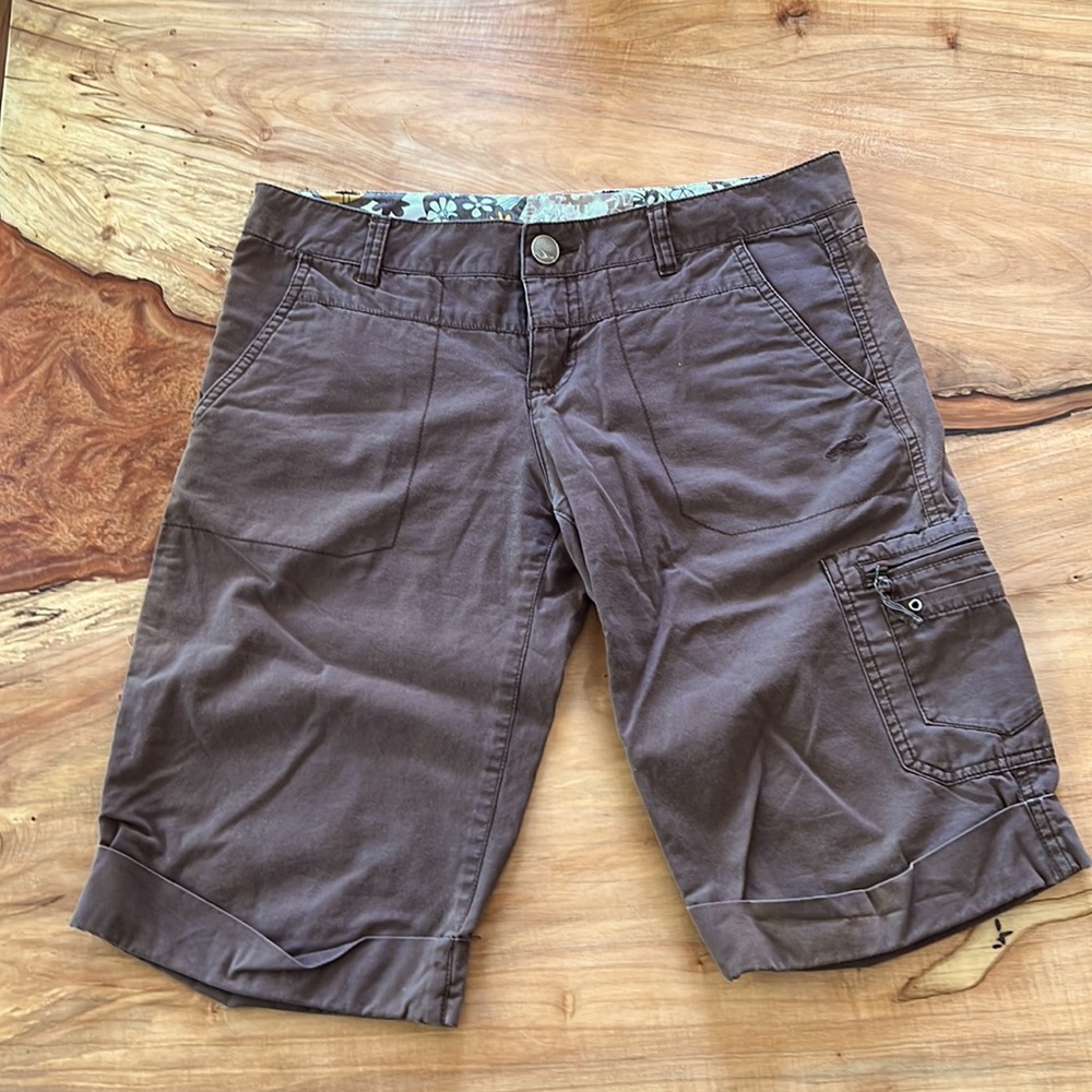 O’Neill Women’s/Junior size 5 shorts.  Hits above knee. 100% cotton, zip pockets